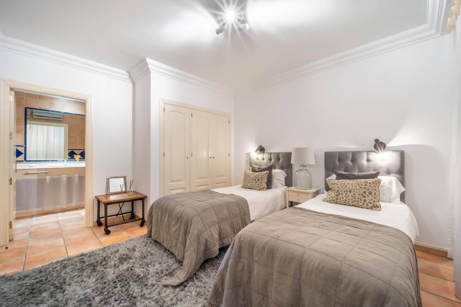 Chalet de 5 habitaciones en Nueva Andalucia en venta - 2.850.000 € (Ref: 9651519)