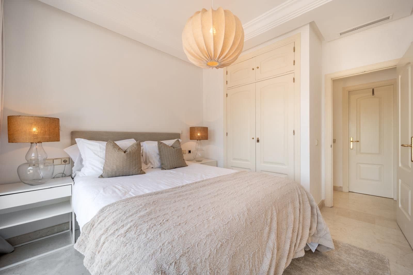 Chalet de 5 habitaciones en Nueva Andalucia en venta - 2.850.000 € (Ref: 9651519)