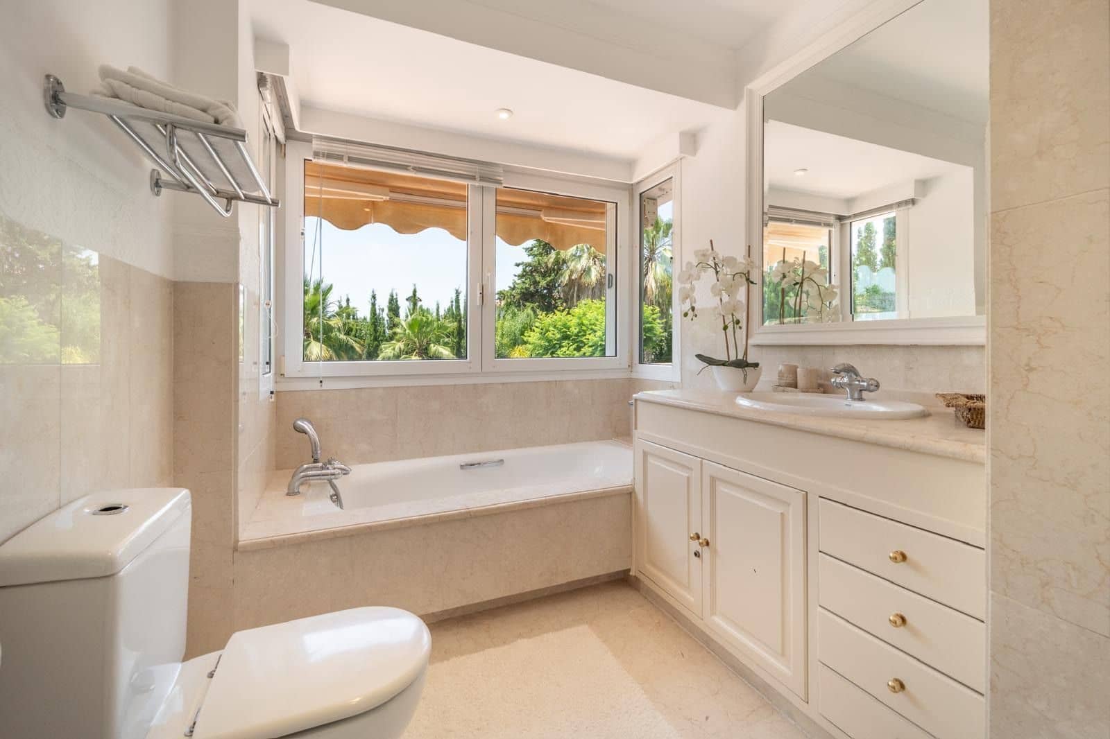 Chalet de 5 habitaciones en Nueva Andalucia en venta - 2.850.000 € (Ref: 9651519)