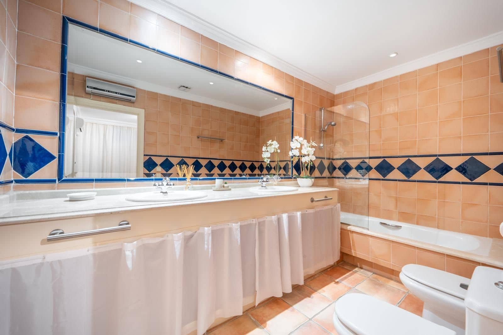 Chalet de 5 habitaciones en Nueva Andalucia en venta - 2.850.000 € (Ref: 9651519)