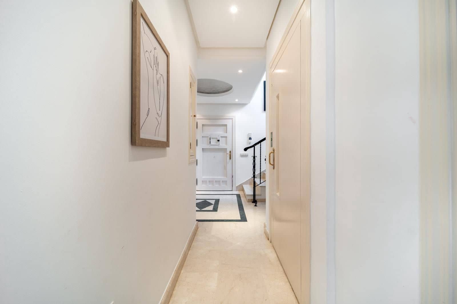 Chalet de 5 habitaciones en Nueva Andalucia en venta - 2.850.000 € (Ref: 9651519)