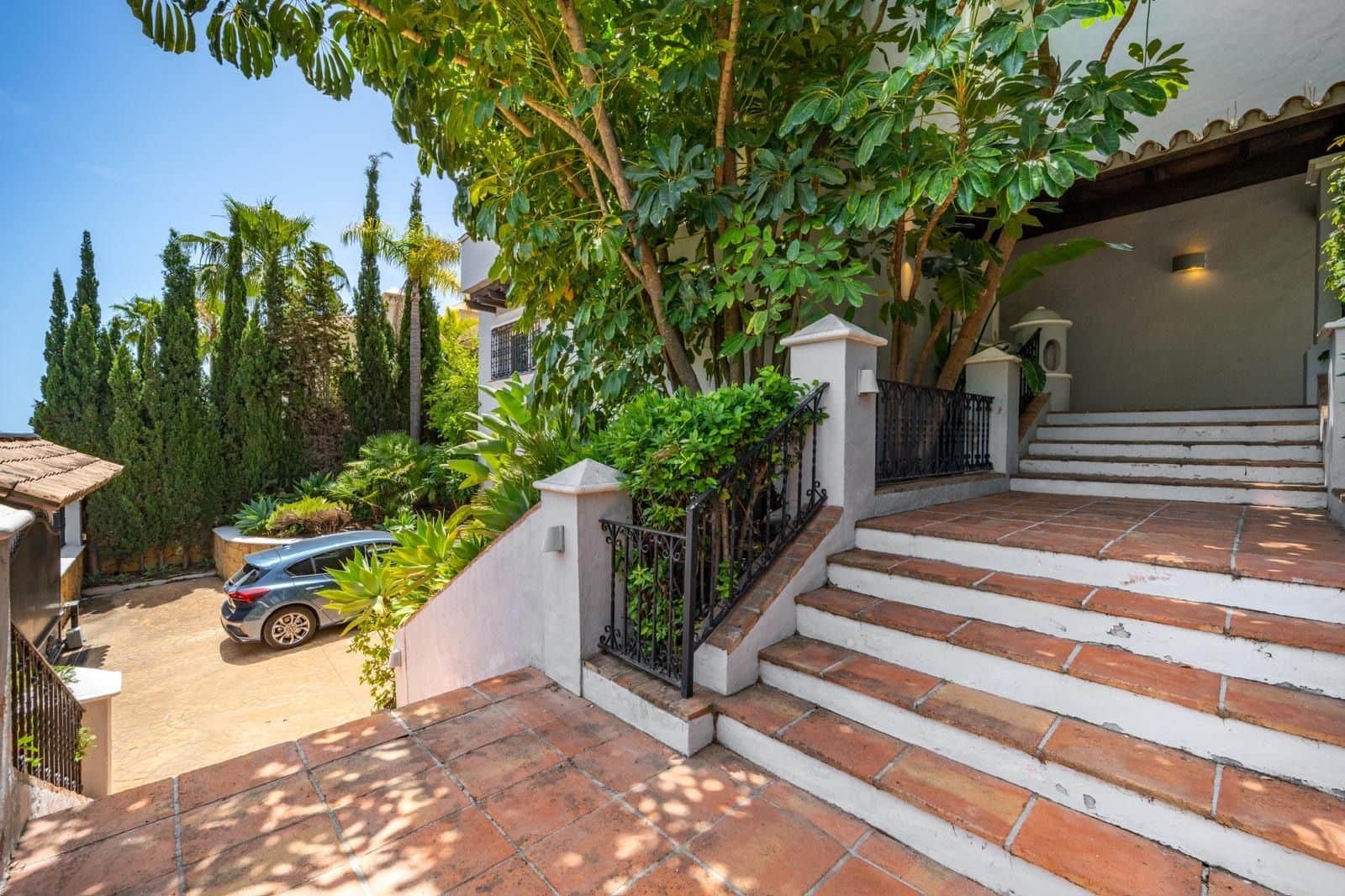 Chalet de 5 habitaciones en Nueva Andalucia en venta - 2.850.000 € (Ref: 9651519)