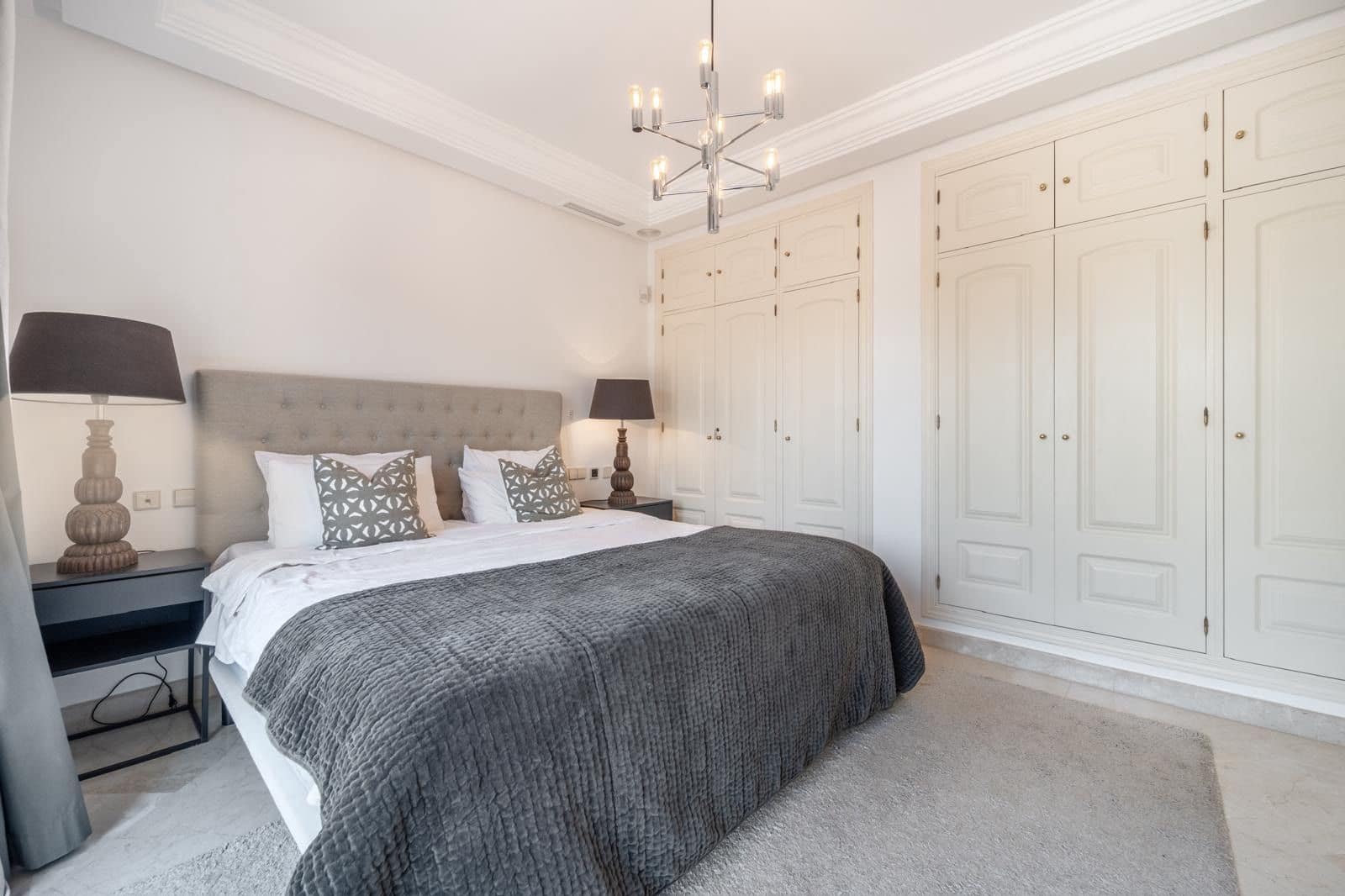 Chalet de 5 habitaciones en Nueva Andalucia en venta - 2.850.000 € (Ref: 9651519)