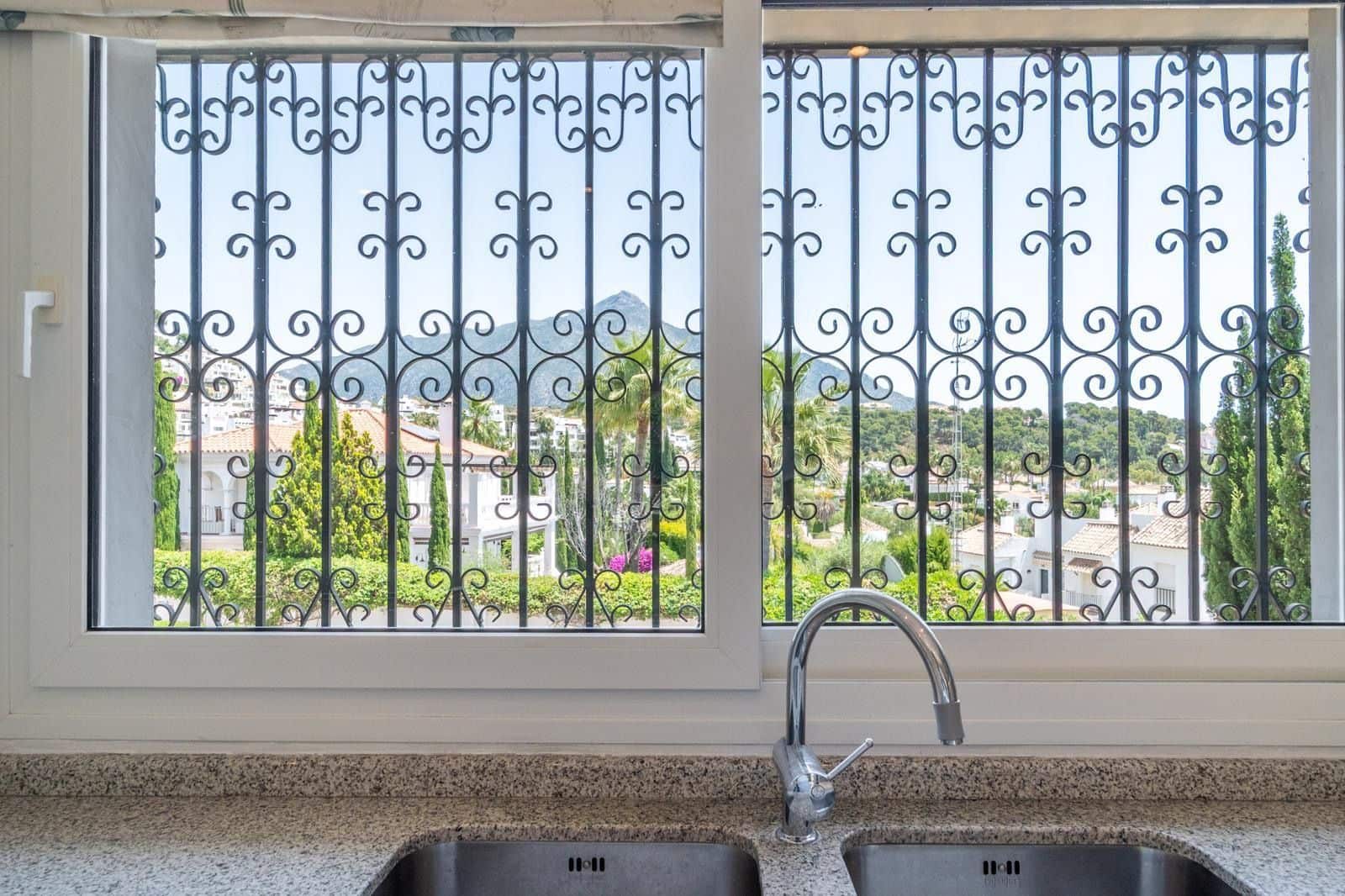 Chalet de 5 habitaciones en Nueva Andalucia en venta - 2.850.000 € (Ref: 9651519)