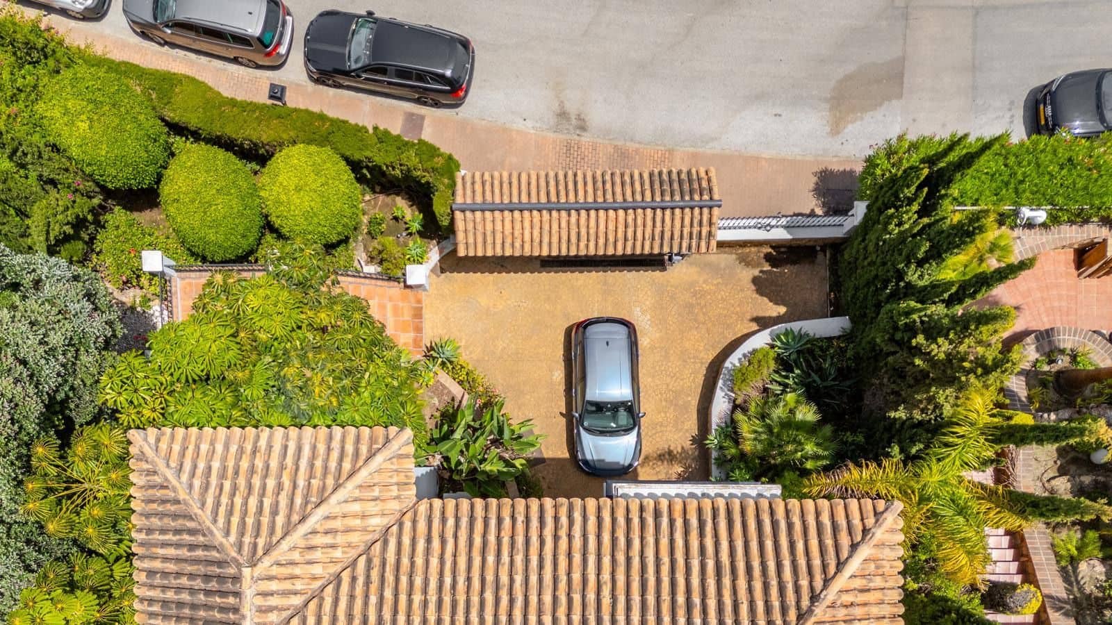 Chalet de 5 habitaciones en Nueva Andalucia en venta - 2.850.000 € (Ref: 9651519)