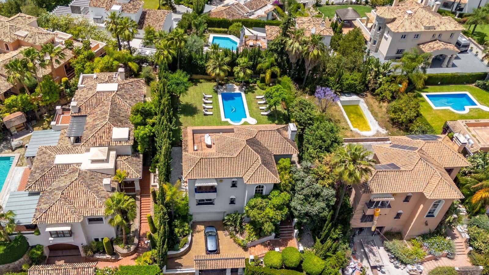 Chalet de 5 habitaciones en Nueva Andalucia en venta - 2.850.000 € (Ref: 9651519)