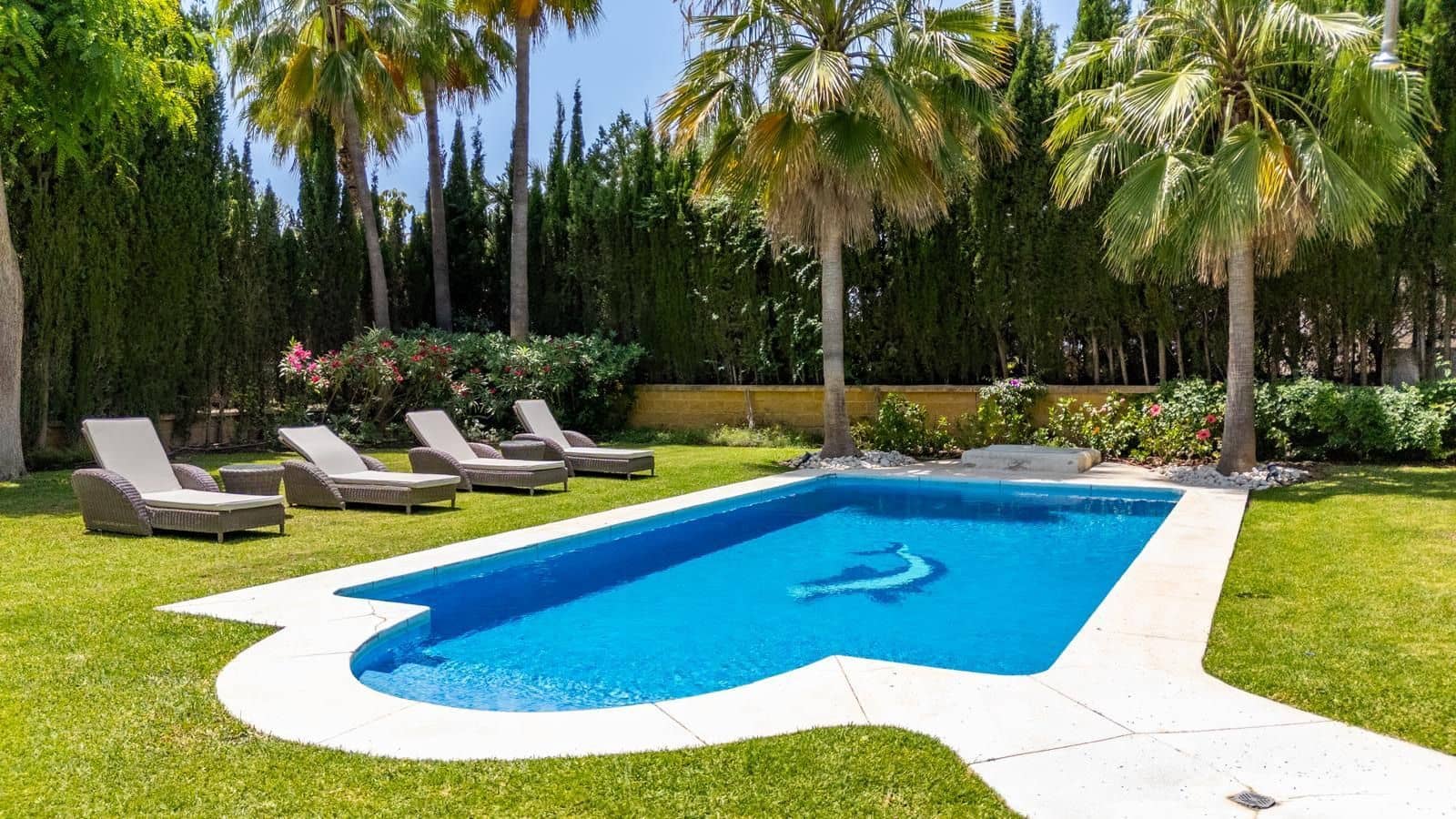 Chalet de 5 habitaciones en Nueva Andalucia en venta - 2.850.000 € (Ref: 9651519)