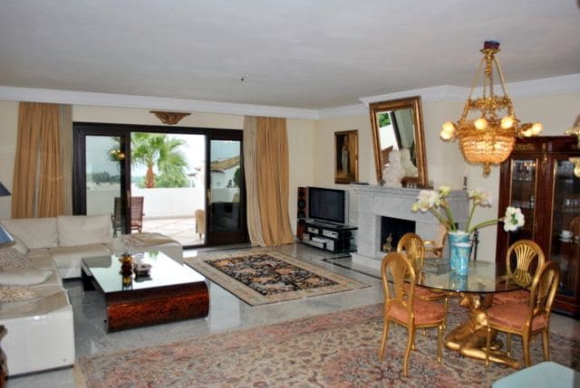 2 slaapkamer Appartement te koop in Sierra Blanca, Marbella - € 750.000 (Ref: 9651529)