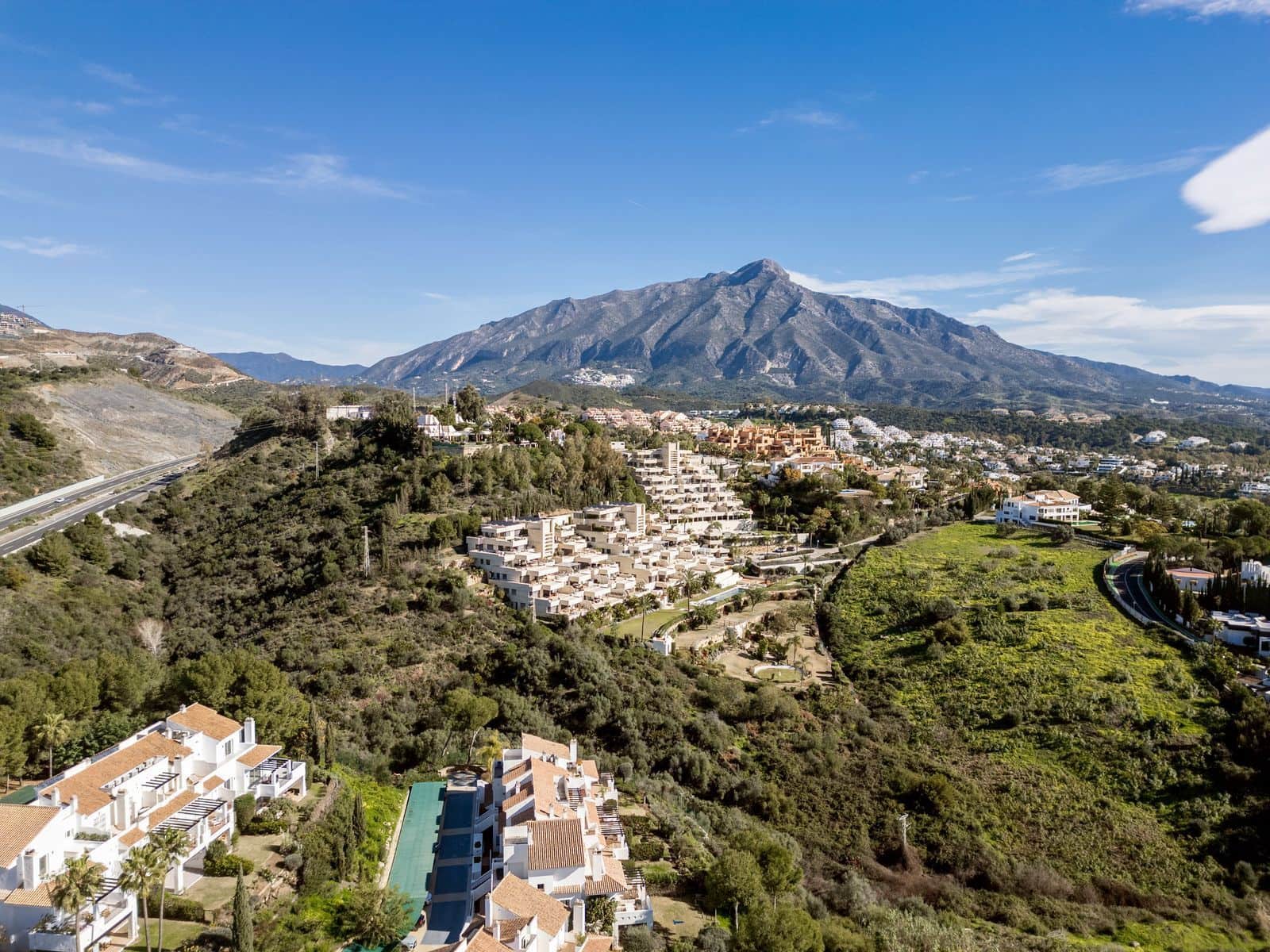 Ático de 3 habitaciones en La Quinta en venta - 1.349.000 € (Ref: 9651537)
