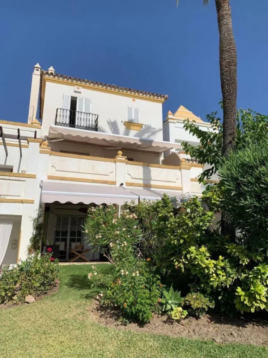 Casa de 4 habitaciones en New Golden Mile en venta - 530.000 € (Ref: 9651545)