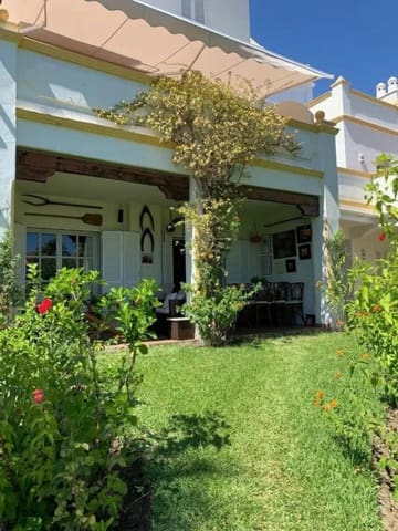 Casa de 4 habitaciones en New Golden Mile, Estepona en venta - 530.000 € (Ref: 9651545)