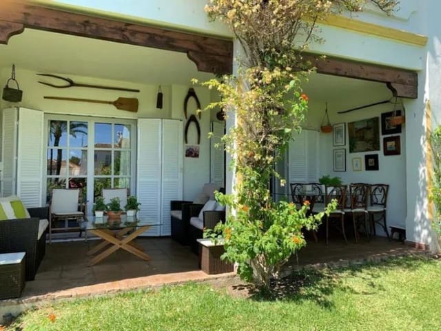 Casa de 4 habitaciones en New Golden Mile, Estepona en venta - 530.000 € (Ref: 9651545)