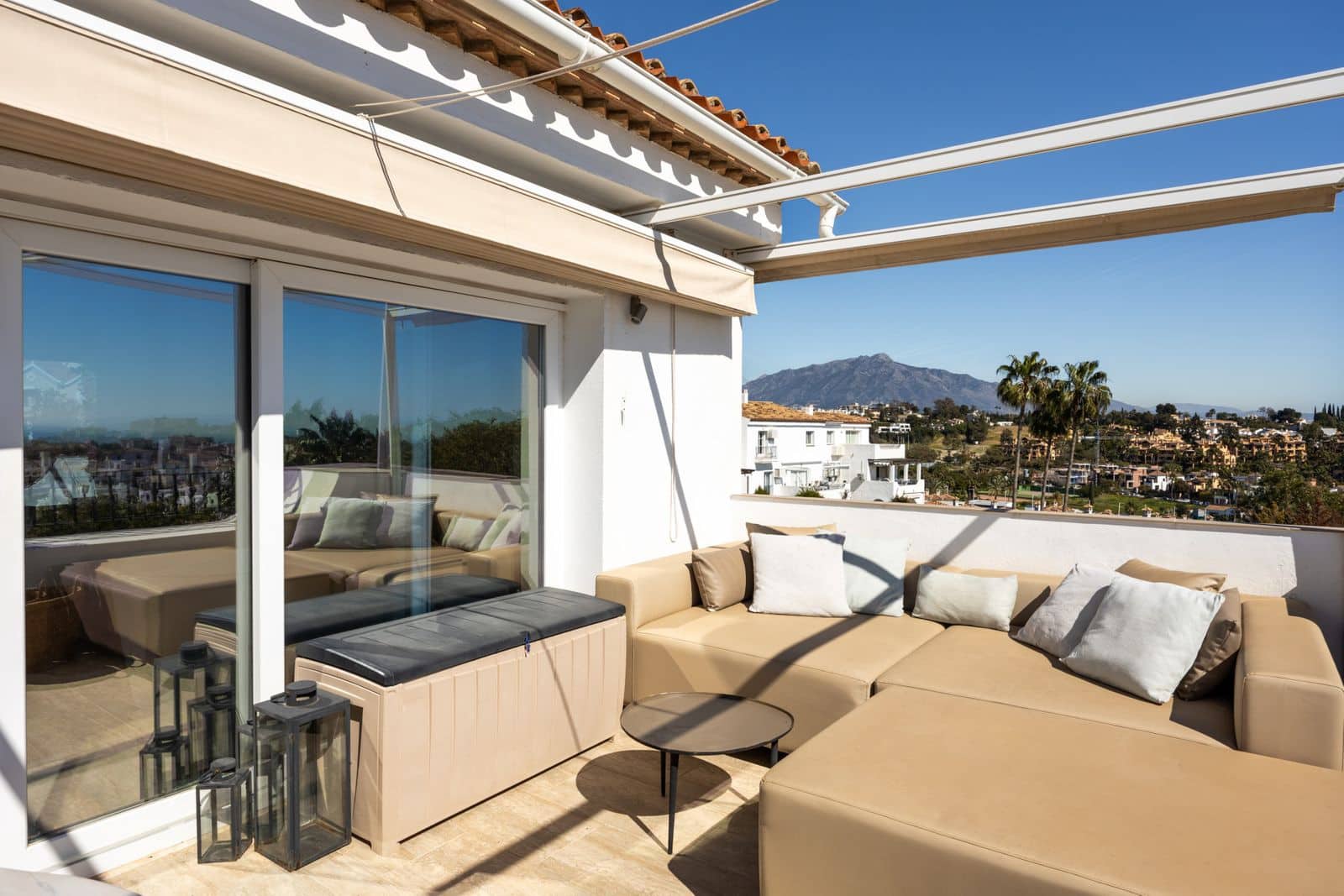 Ático de 2 habitaciones en Benahavís en venta - 599.000 € (Ref: 9651546)