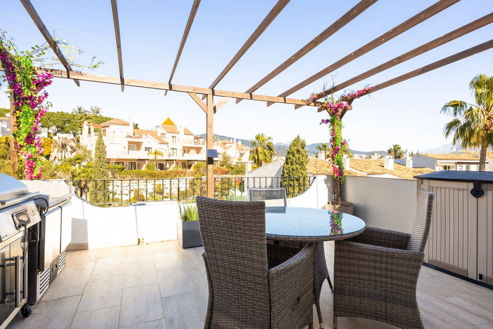 Ático de 2 habitaciones en Benahavís en venta - 599.000 € (Ref: 9651546)