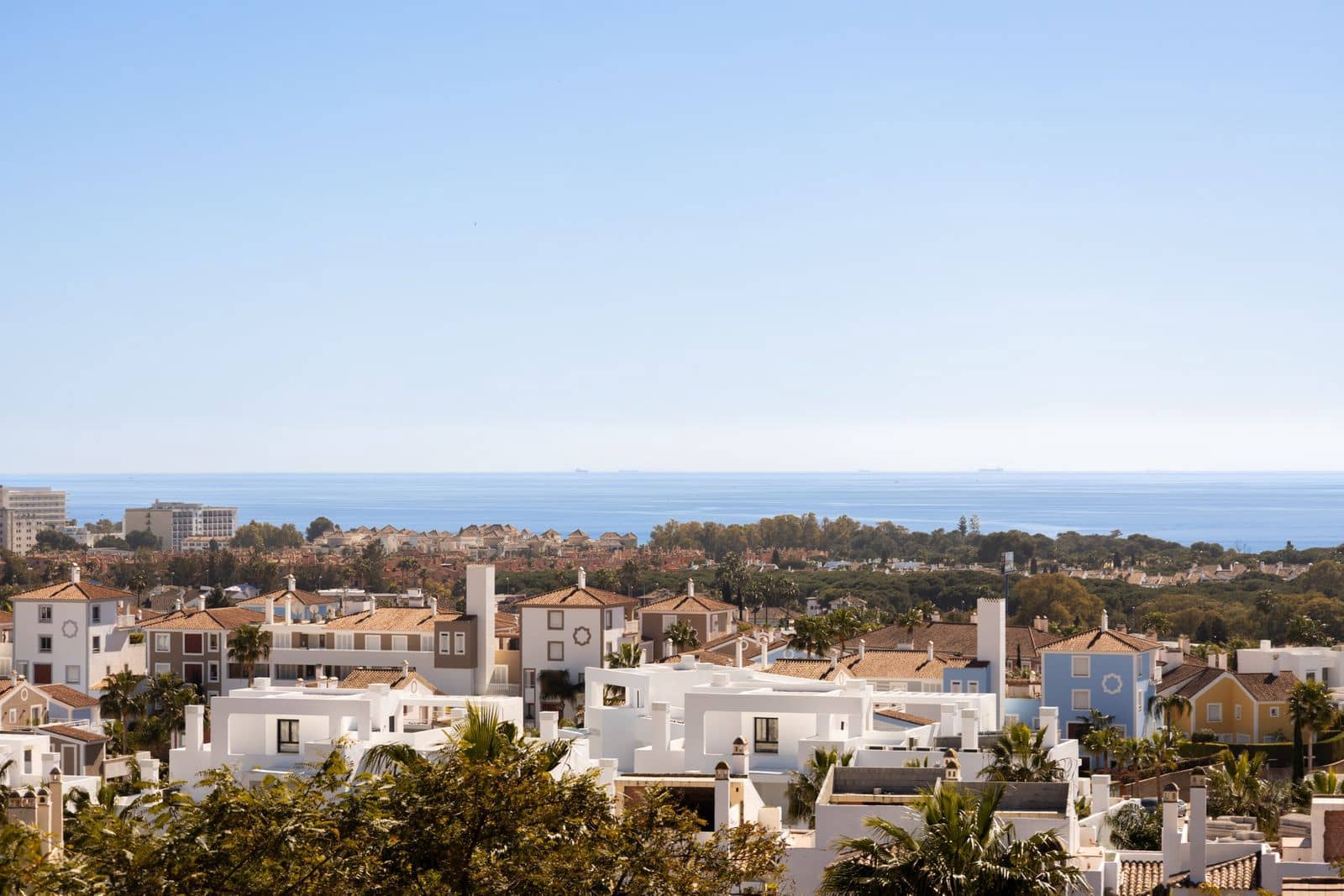 Ático de 2 habitaciones en Benahavís en venta - 599.000 € (Ref: 9651546)