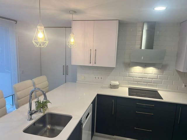 Casa de 3 habitaciones en Arroyo de la Miel, Benalmádena en venta - 379.500 € (Ref: 9651560)