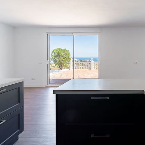 5 soveværelse Finca/Landehus til salg i Estepona - € 995.000 (Ref: 9651603)