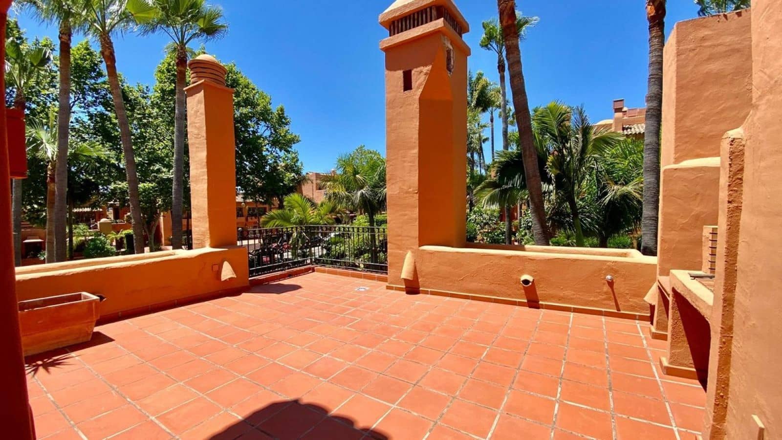 2 sypialnia Apartament na sprzedaż w Puerto Banus - 995 000 € (Ref: 9651607)