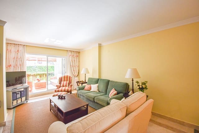 2 bedroom Apartment for sale in San Pedro de Alcantara, Marbella - € 560,000 (Ref: 9651608)