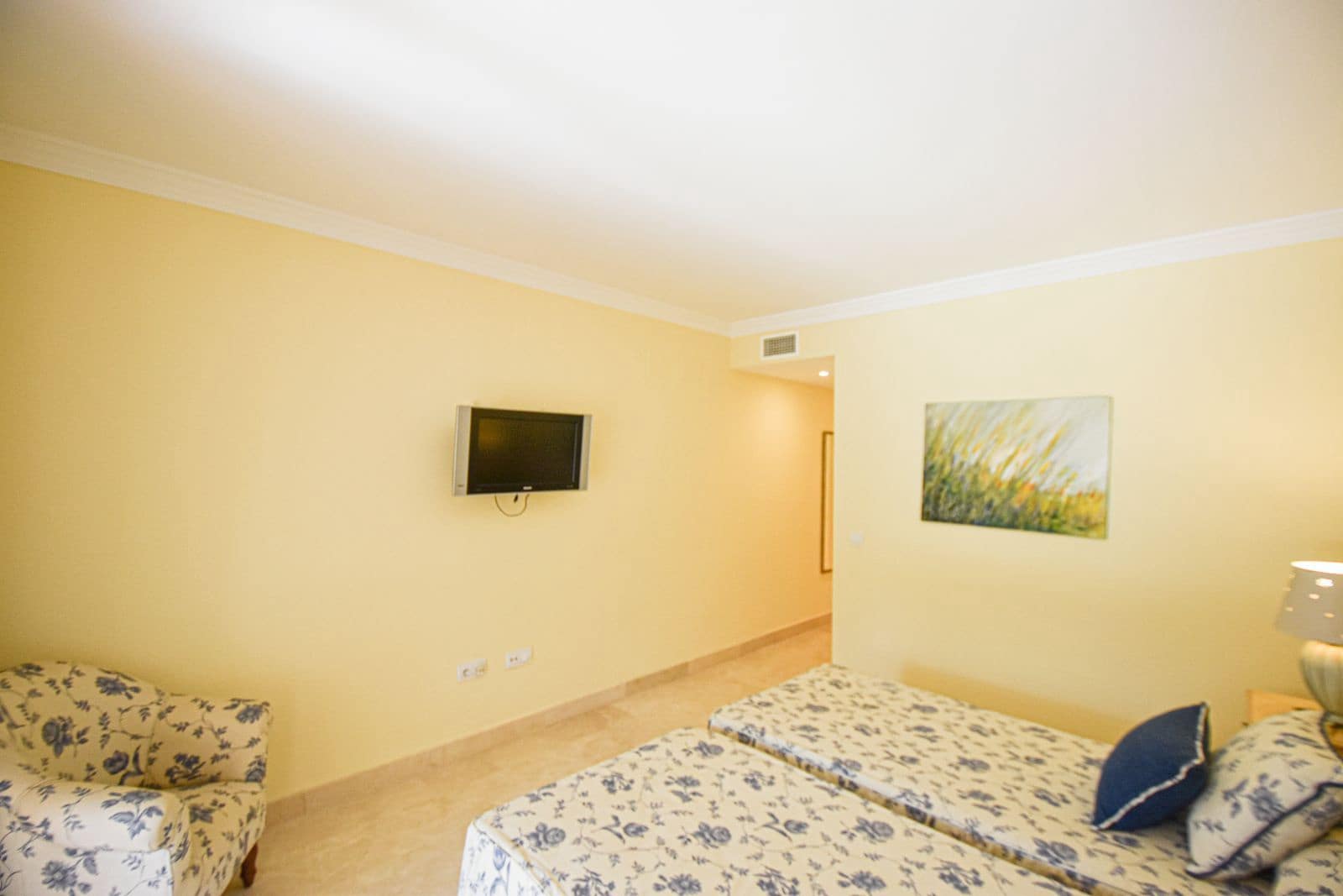 2 bedroom Apartment for sale in San Pedro de Alcantara - € 560,000 (Ref: 9651608)