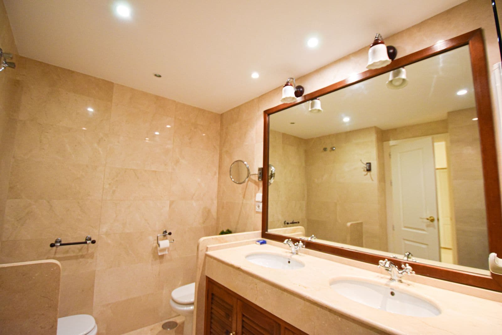 2 bedroom Apartment for sale in San Pedro de Alcantara - € 560,000 (Ref: 9651608)