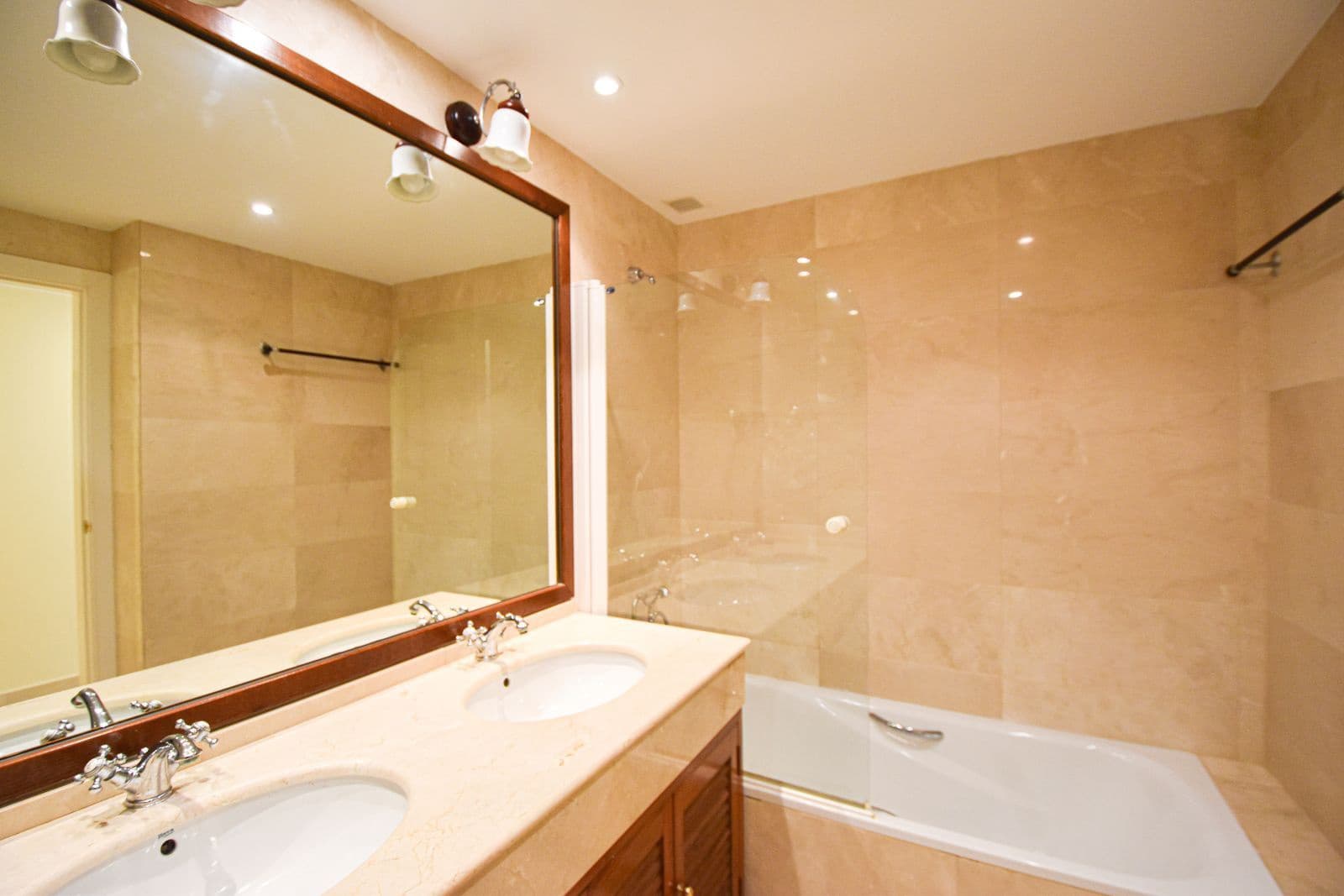 2 bedroom Apartment for sale in San Pedro de Alcantara - € 560,000 (Ref: 9651608)