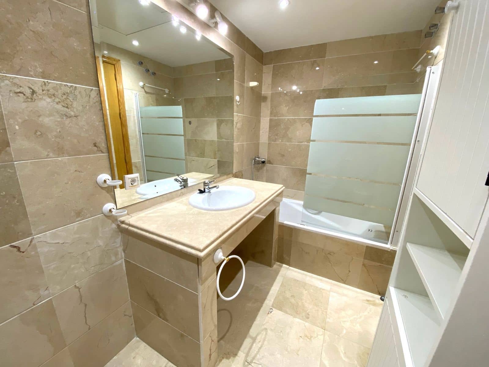 2 makuuhuone Huoneisto myytävänä paikassa Aloha Golf - 390 000 € (Ref: 9651614)