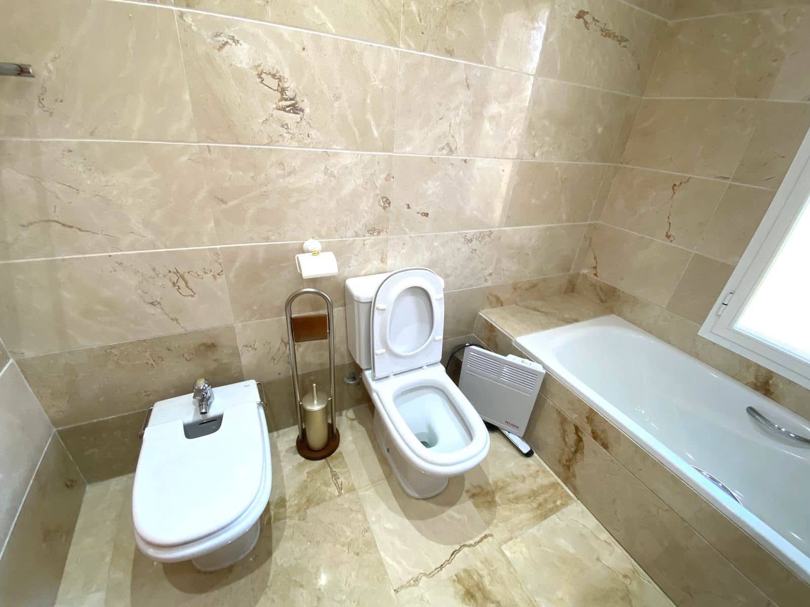 2 makuuhuone Huoneisto myytävänä paikassa Aloha Golf - 390 000 € (Ref: 9651614)