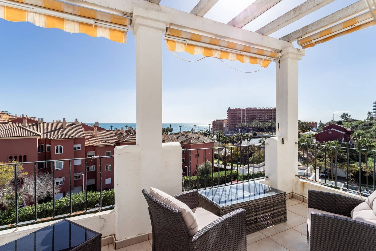2 bedroom Penthouse for sale in Benalmadena Costa - € 395,000 (Ref: 9651622)