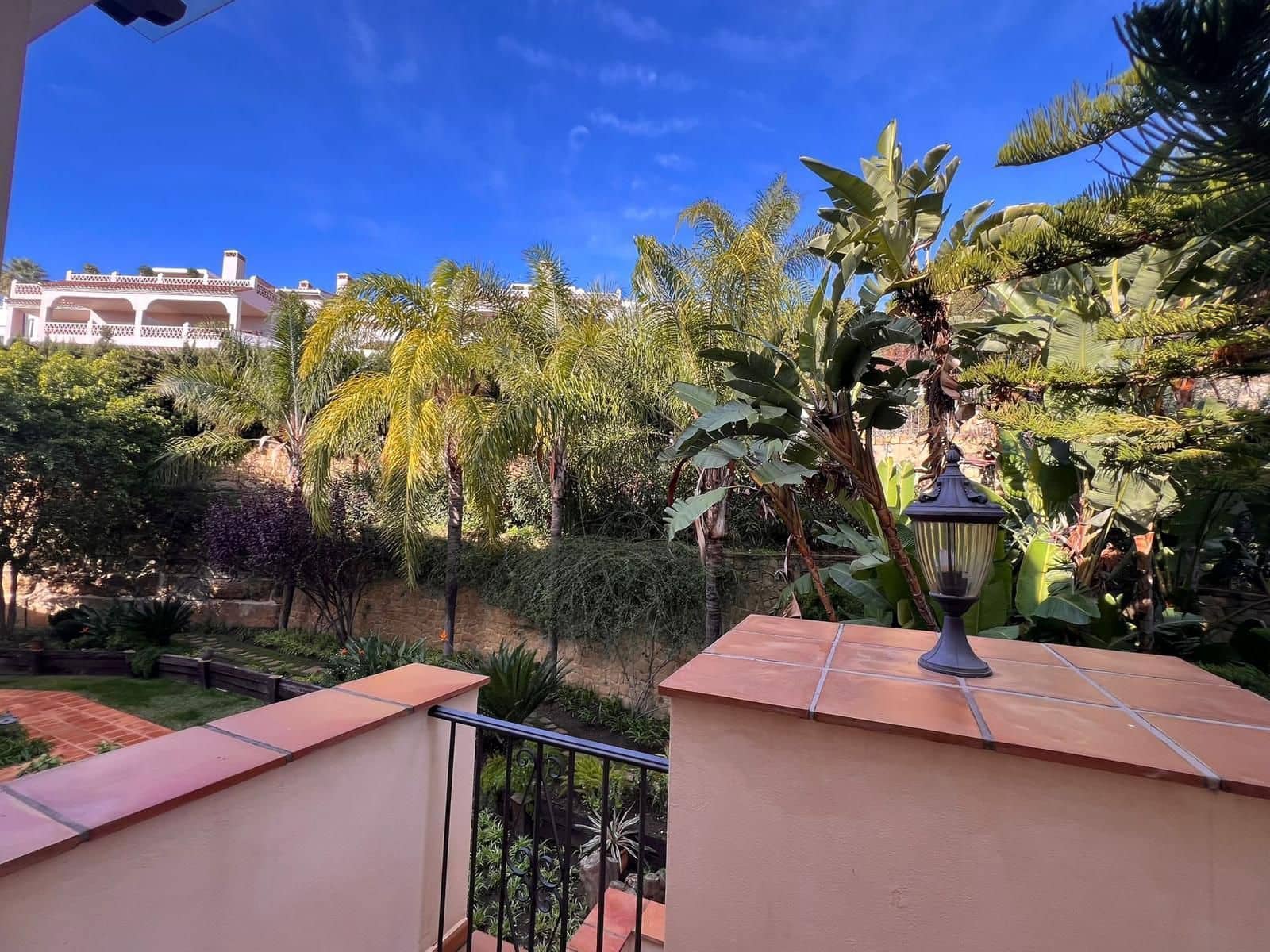 Ático de 3 habitaciones en Benahavís en venta - 900.000 € (Ref: 9651624)