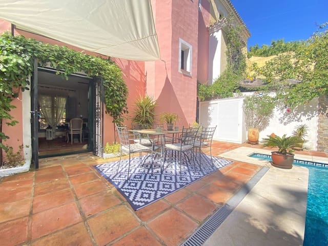 3 slaapkamer Halfvrijstaande villa te koop in Marbella - € 995.000 (Ref: 9651629)