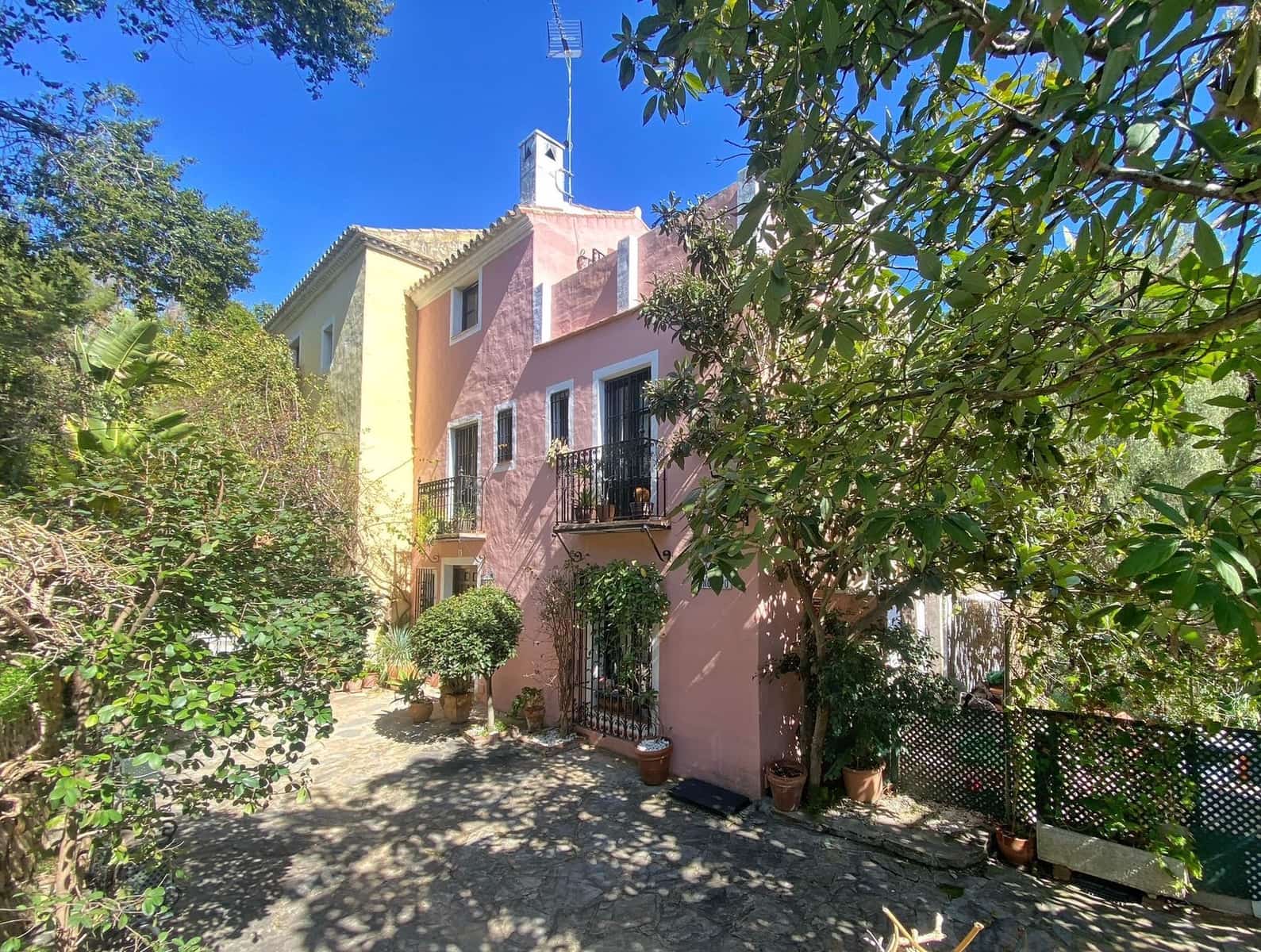 3 slaapkamer Halfvrijstaande villa te koop in Marbella - € 995.000 (Ref: 9651629)