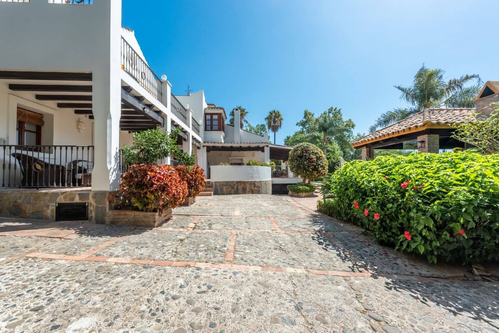 4 bedroom Villa for sale in El Paraiso - € 2,500,000 (Ref: 9651630)