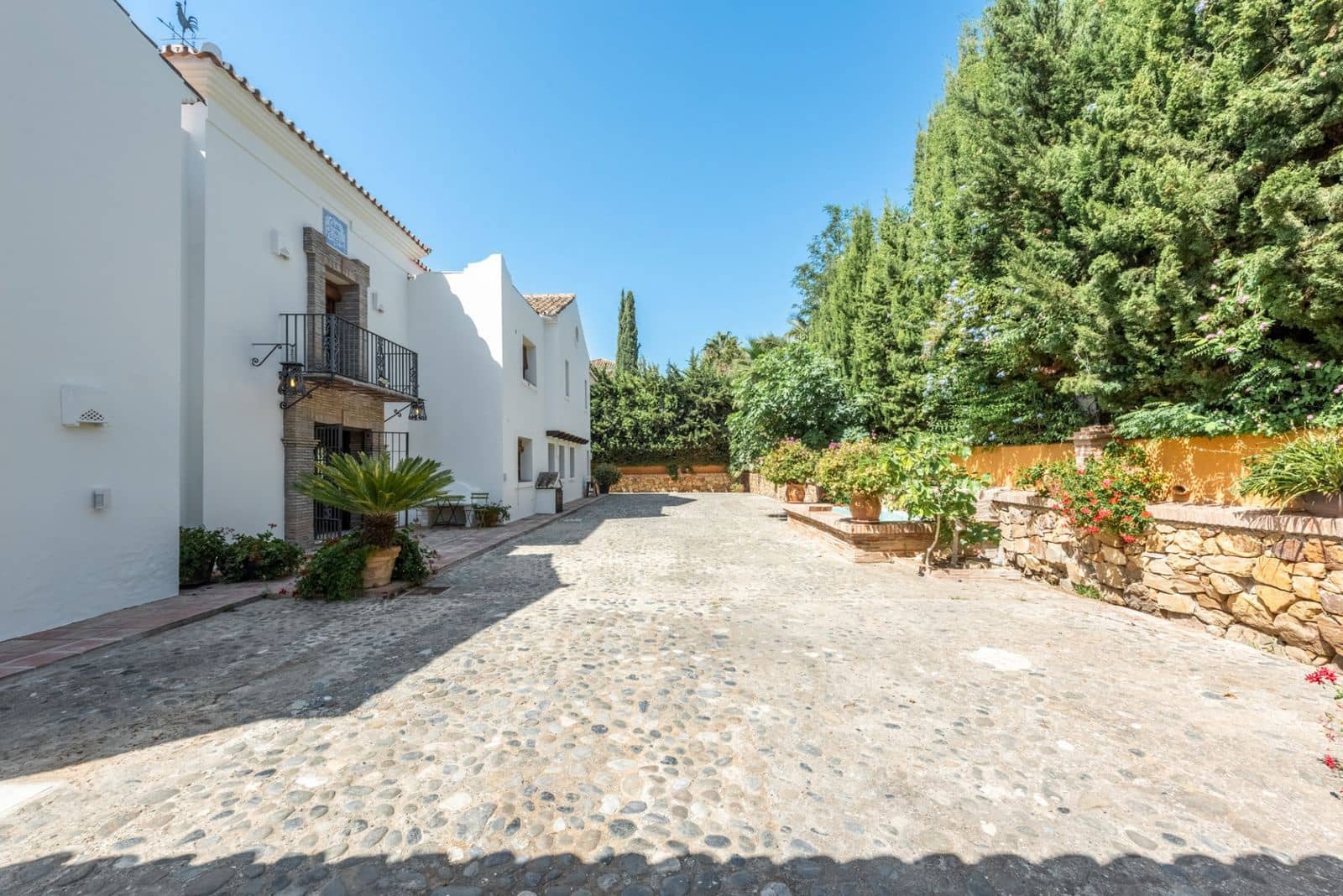 4 bedroom Villa for sale in El Paraiso - € 2,500,000 (Ref: 9651630)