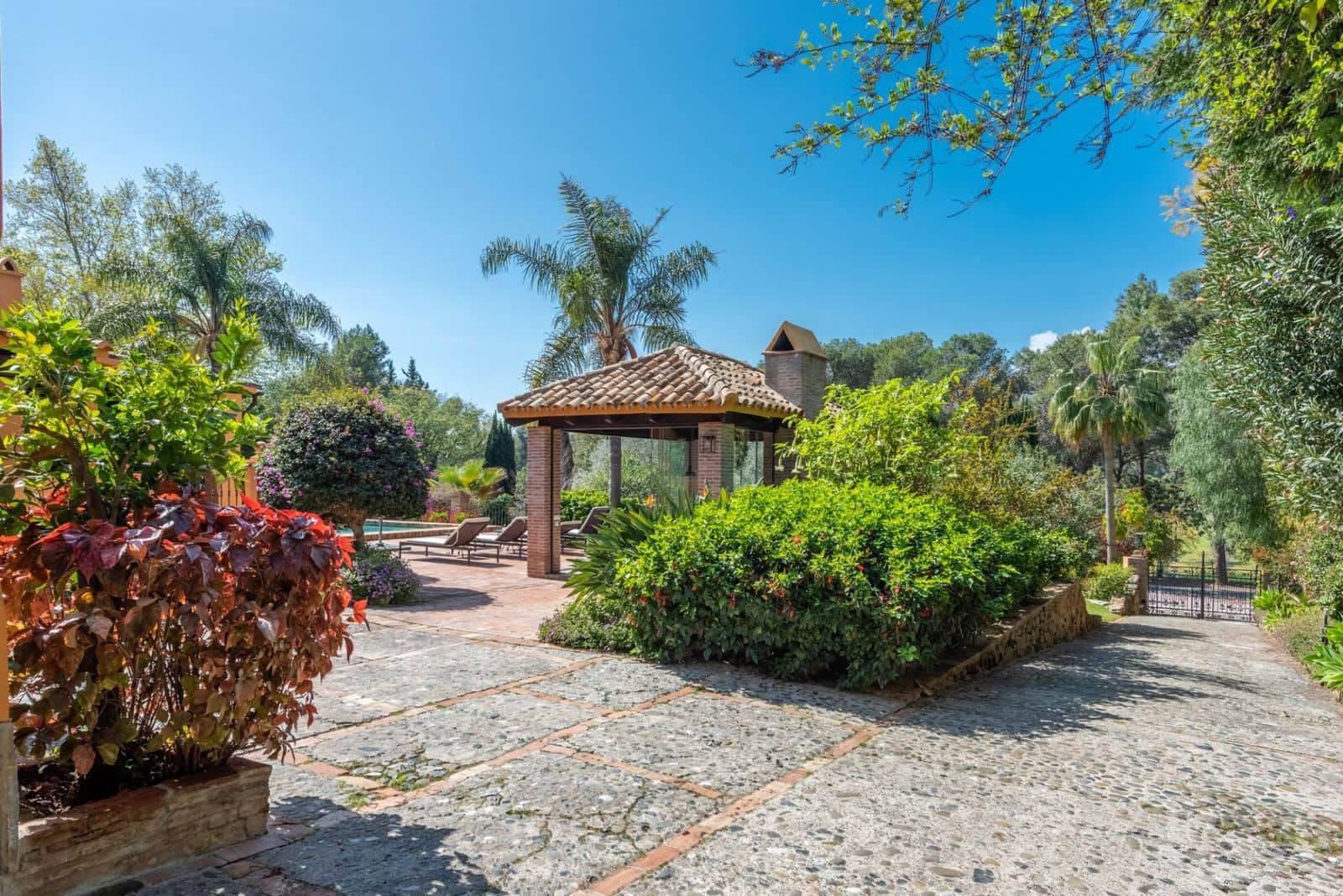 4 bedroom Villa for sale in El Paraiso - € 2,500,000 (Ref: 9651630)