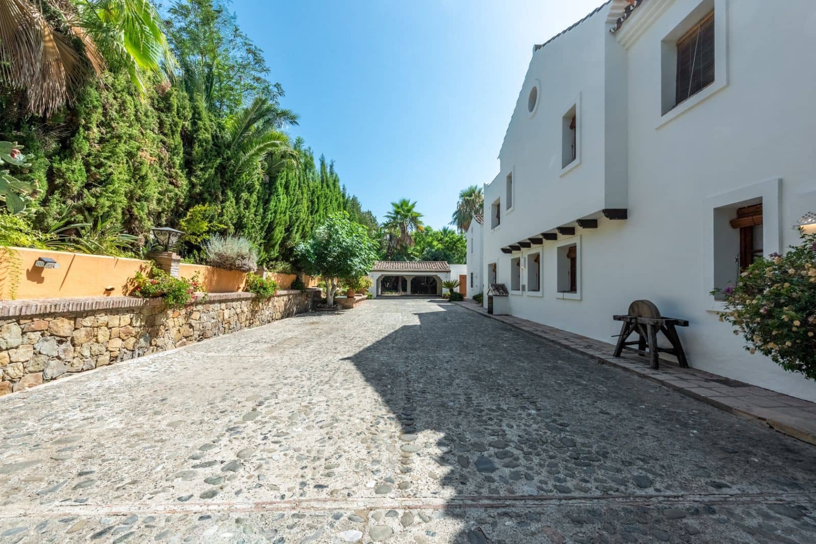 4 bedroom Villa for sale in El Paraiso - € 2,500,000 (Ref: 9651630)