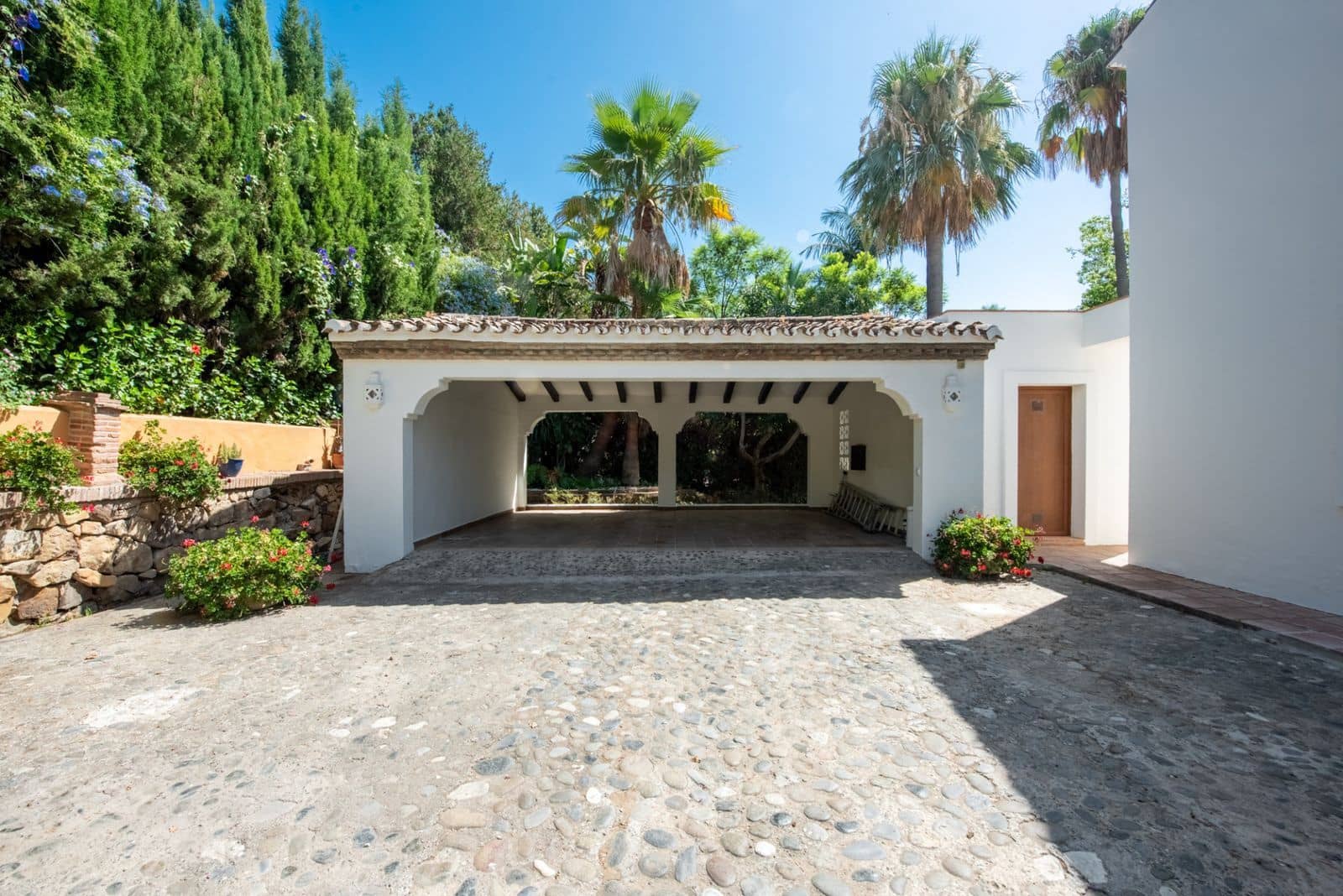 4 bedroom Villa for sale in El Paraiso - € 2,500,000 (Ref: 9651630)