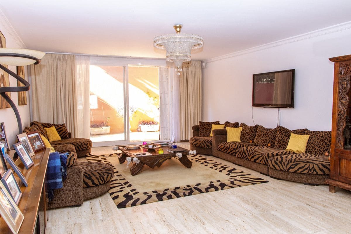 6 chambre Villa/Maison à vendre à Estepona - 1 475 000 € (Ref: 9651632)