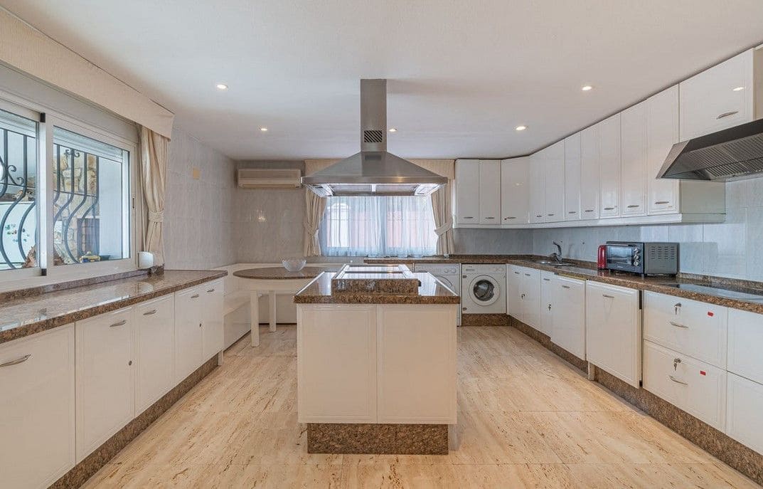 6 chambre Villa/Maison à vendre à Estepona - 1 475 000 € (Ref: 9651632)