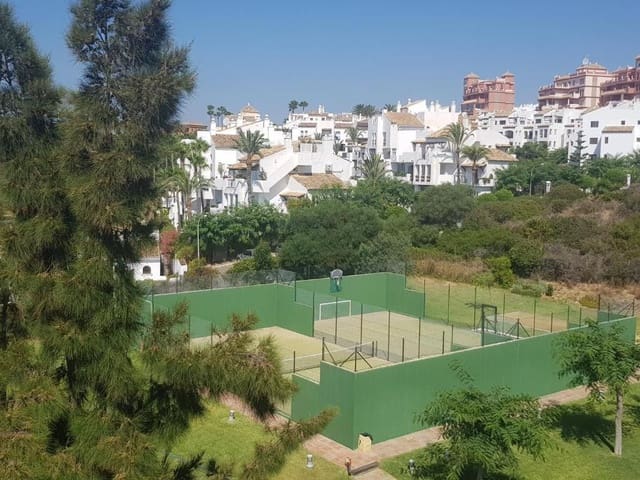 Apartamento de 2 habitaciones en La Duquesa / Puerto de la Duquesa, Manilva en venta - 270.000 € (Ref: 9651634)