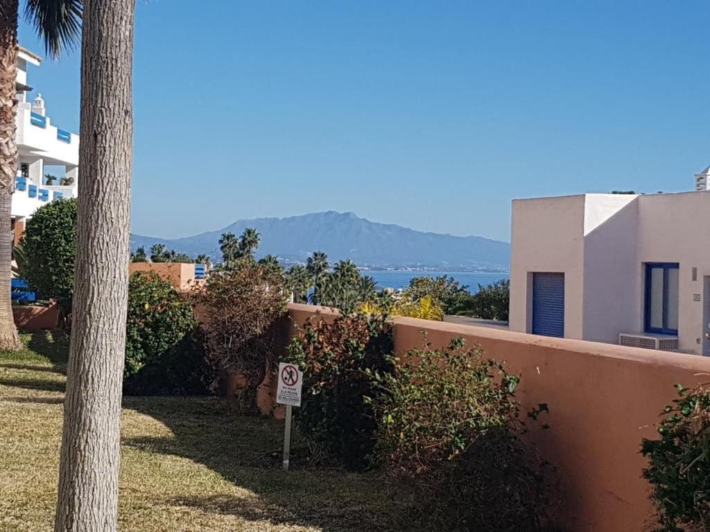 Apartamento de 2 habitaciones en La Duquesa / Puerto de la Duquesa en venta - 270.000 € (Ref: 9651634)