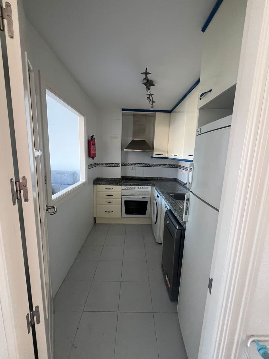 Apartamento de 2 habitaciones en La Duquesa / Puerto de la Duquesa en venta - 270.000 € (Ref: 9651634)