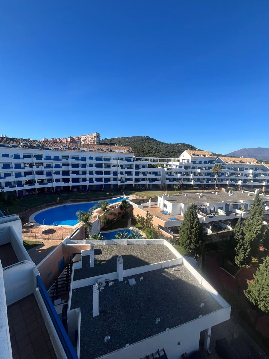Apartamento de 2 habitaciones en La Duquesa / Puerto de la Duquesa en venta - 270.000 € (Ref: 9651634)