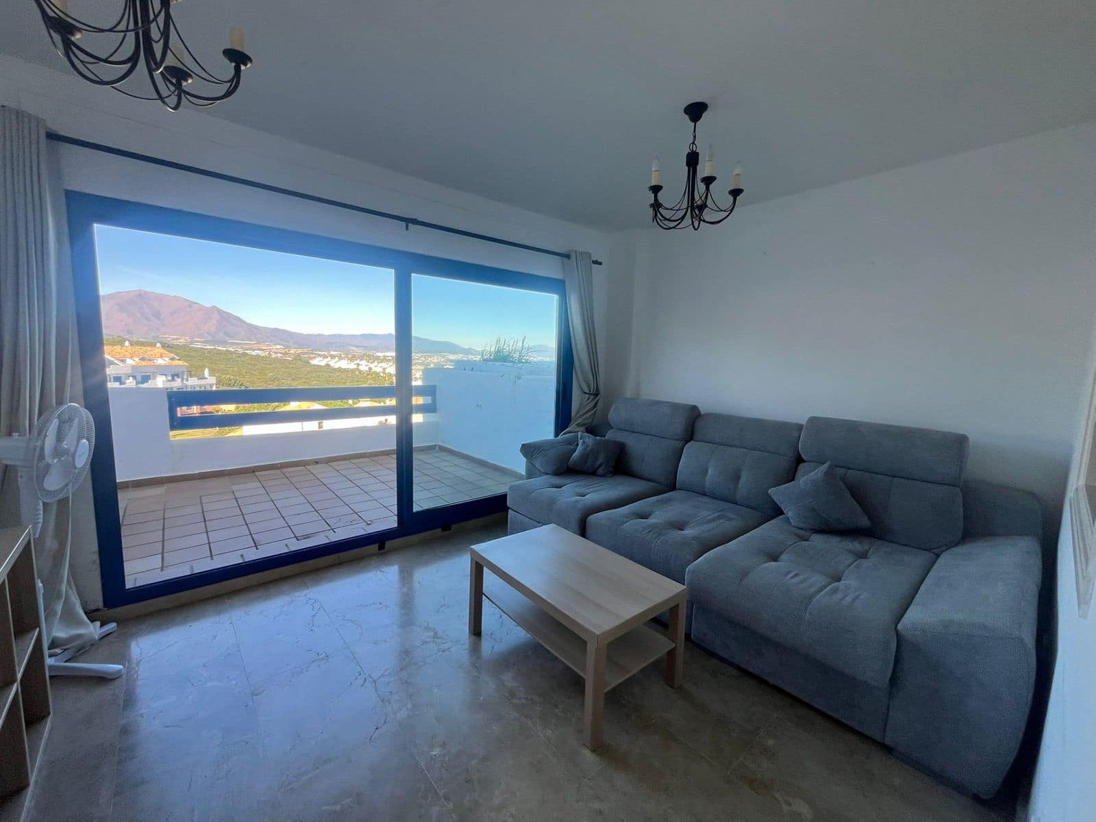 Apartamento de 2 habitaciones en La Duquesa / Puerto de la Duquesa en venta - 270.000 € (Ref: 9651634)