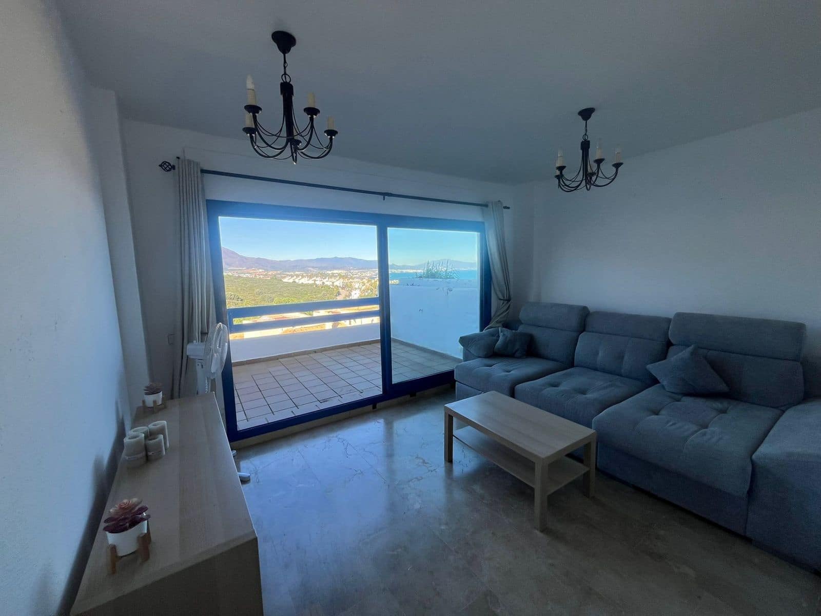Apartamento de 2 habitaciones en La Duquesa / Puerto de la Duquesa en venta - 270.000 € (Ref: 9651634)