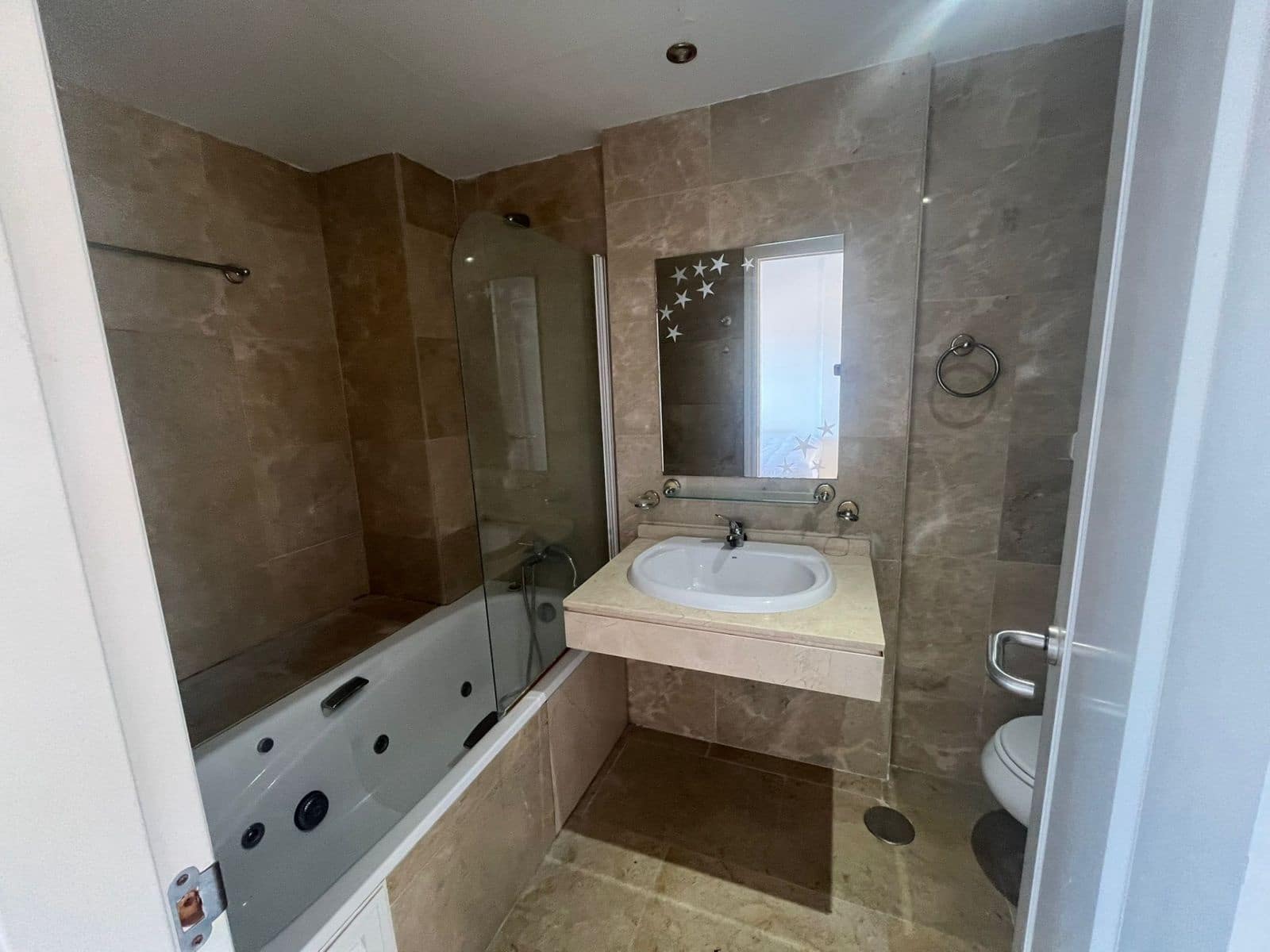 Apartamento de 2 habitaciones en La Duquesa / Puerto de la Duquesa en venta - 270.000 € (Ref: 9651634)