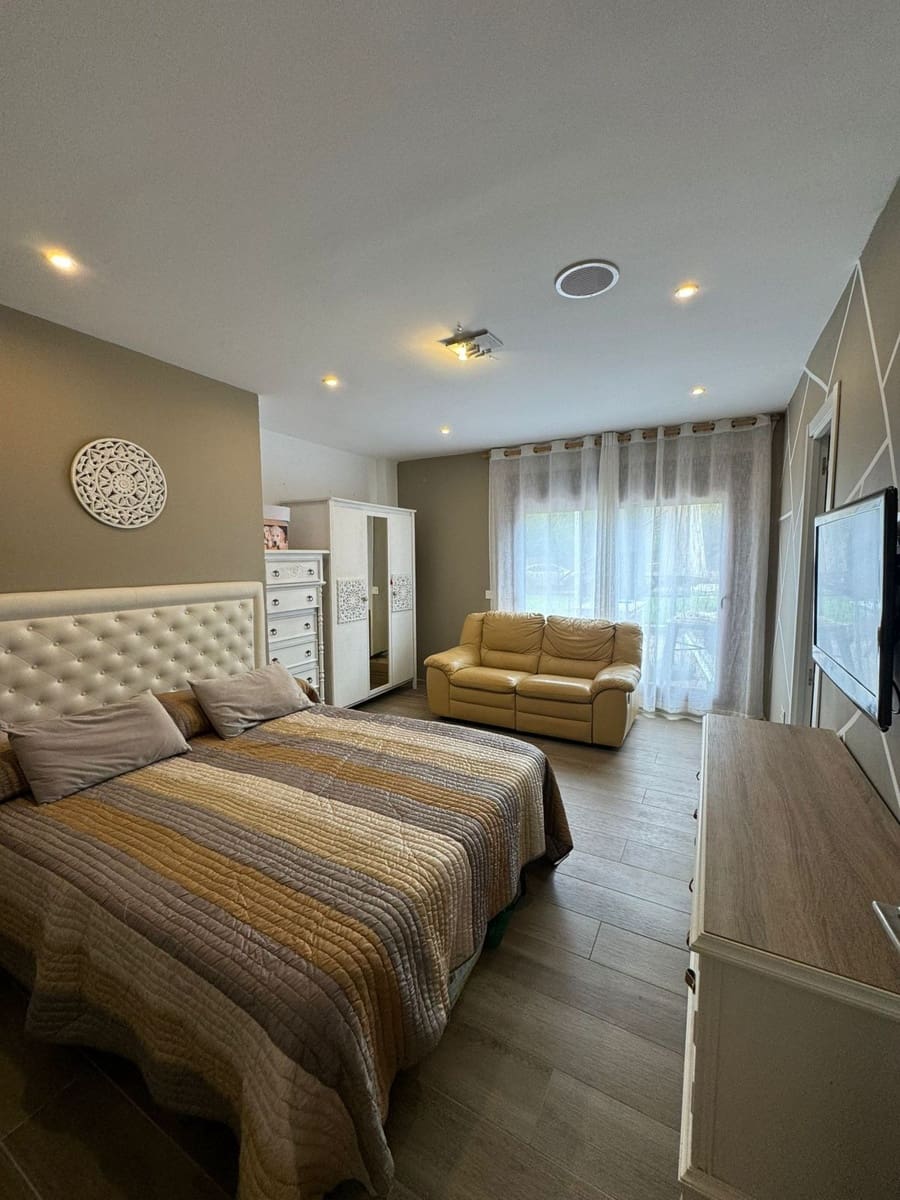 5 chambre Villa/Maison à vendre à New Golden Mile - 625 000 € (Ref: 9651635)