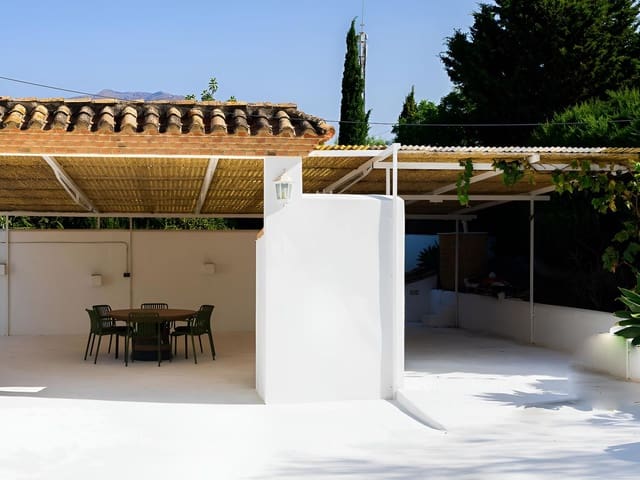 3 slaapkamer Villa te koop in Estepona - € 1.395.000 (Ref: 9651640)