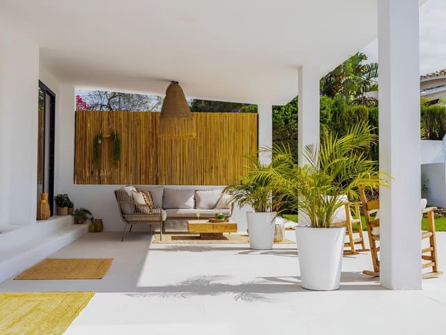 3 slaapkamer Villa te koop in Estepona - € 1.395.000 (Ref: 9651640)