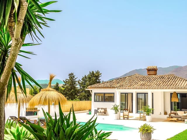 3 slaapkamer Villa te koop in Estepona - € 1.395.000 (Ref: 9651640)